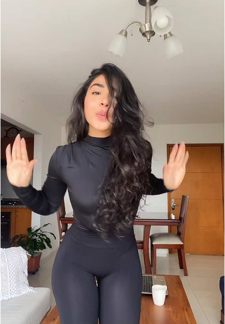 Nadie la conoce 😎💋 @rauwalejandro 