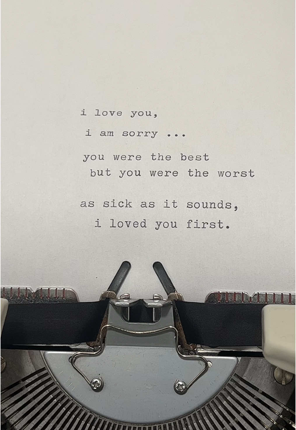 🫀#fyp #poetry #typewriter #lyric #iloveyouimsorry #gracieabrams @gracie abrams 
