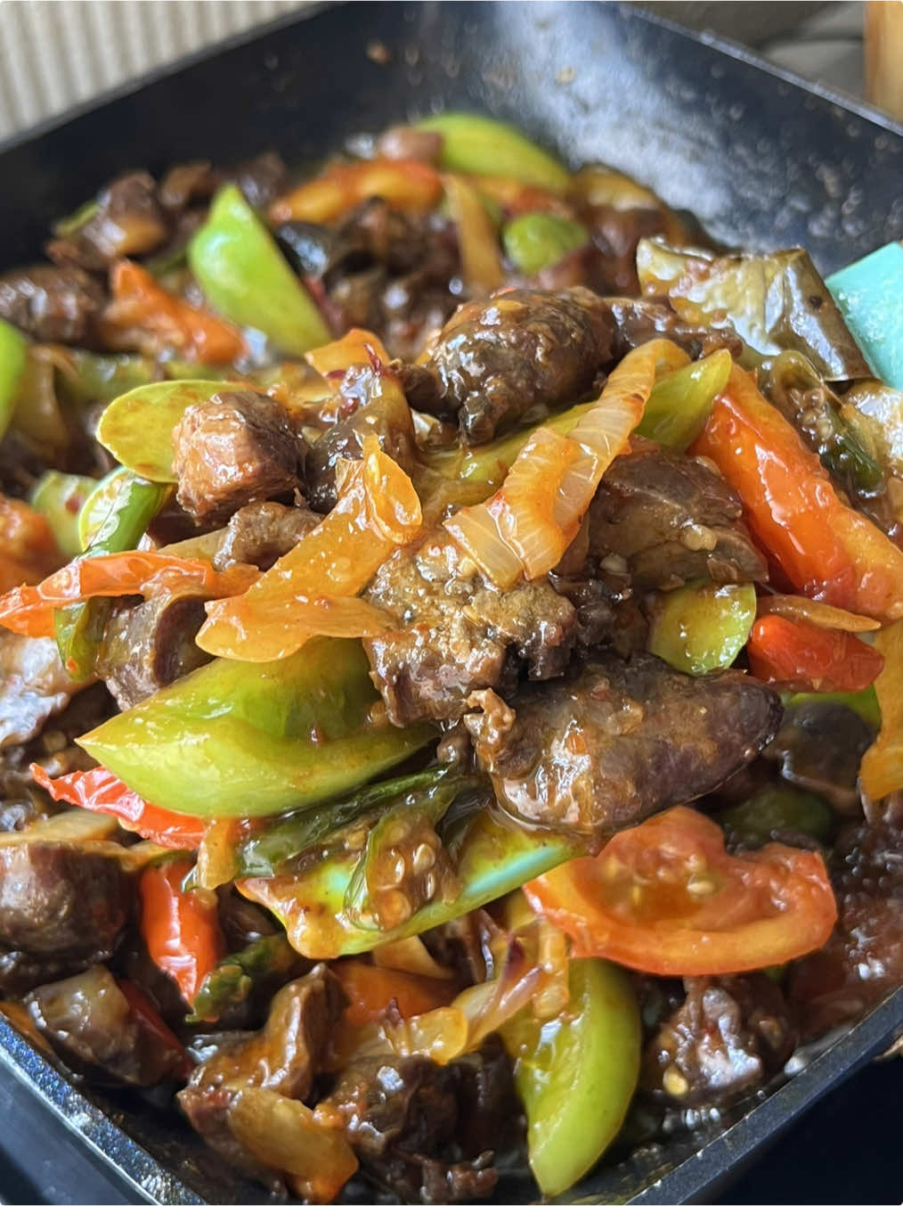 Masak enak simpel dan praktis lagi hari ini.. Tumis hati ampela mantul 👍 . Untuk hati ampela nya aku rebus di presto selama 7 menit aja,dijamin g hancur kok.. Ampela nya jd lembut jadi enak 👍 . Panci presto V324ES by @Toko Vicenza  ✅Diameter 24 cm  ✅Kapasitas 8L ✅Terdiri dari -1 buah panci presto -1 buah tutup -1 buah pengukus -1 buah knop -1 buah karet pengedap  (Pada bagian tutup) . #hatiampela#tumisan#masakanpedas#reseprumahan#idemasakan#cooking#food#fyppppppppppppppppppppppp 