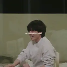 my fav sound🥹 his laugh is my therapy it’s healing me so much❤️‍🩹 whenever i see him having fun and hearing him laugh like this it makes me so extremely happy🥹 may you always be happy taehyung, always surrounded by so much love, always be healthy, always be safe and well and always laugh as much as possible that‘s the most imortant to me… you are my forever favorite person and you deserve the whole world🥺❤️ i love and miss you so much my heart😭🤍 may you forever be as happy as possible🥺 #kimtaehyung #taehyung #v #vtae #taehyungkim #태형 #btsv #vbts #fypシ #foryou #fyp #viral  