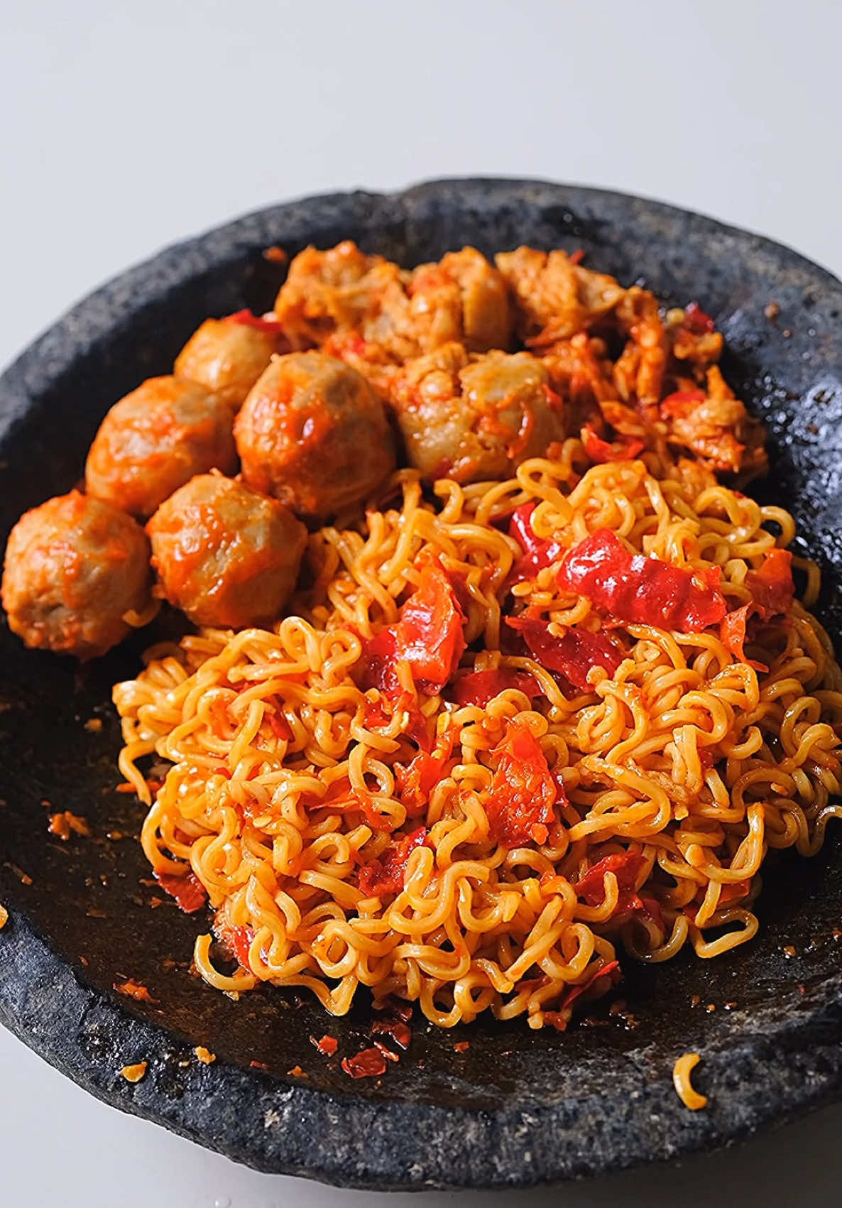 Pedes nagih gurih! Perfect combo #miebaksogeprek