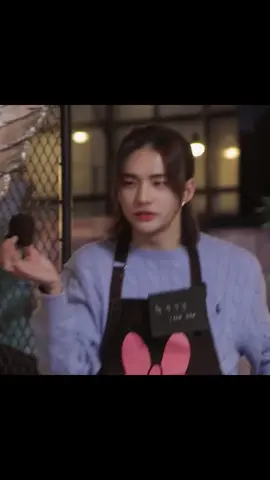 {Hyunjin} is so funny and beautiful sorry STAYS for not posting i was busy with school and studying I will try to post tomorrow i love tou guys #hyunjin #straykids @Stray Kids @straykids_japan 