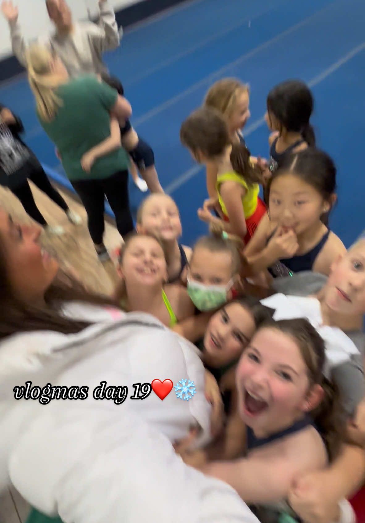 vlogmas day 19❤️❄️ #Vlogmas #cheer #christmas #christmasshopping #wrappinggifts #winterbreak 