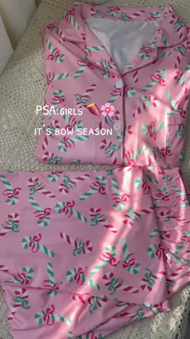 Dreamiest pj set>>>not only for this season you’ll catch me wearing this all the time in 2025!🌷#bowseason #bowpjs #pajamas #pjs #loungewear #sleepwear #dealdrops #spotlight #tiktokmademebuyit #tiktokshopholidayhaul #spotlightfinds 
