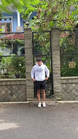 ‼️ HOODIE BULLDOGS NEW PRODUCT ‼️ Gas gak sih ?  Hoodie satu ini emang keren banget Buat di pake ootd loh Jadi buat kalian yang mau  Langsung checkout payment #hoodie #wibgajian #TikTokLIVE #LIVE #OOTD #rekomendasi #crewneck #inspirasifashion #OOTD 