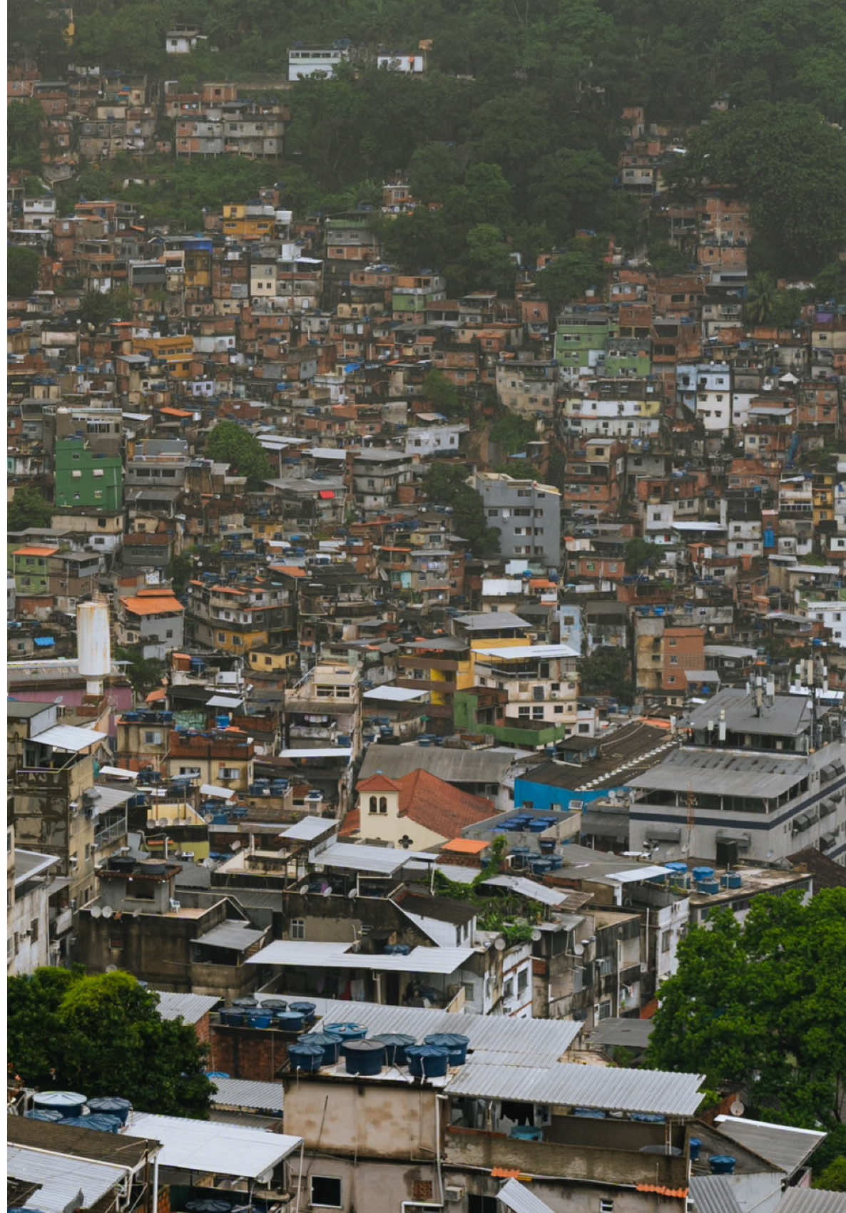 Favela Da Rocinha, the biggest favela in Brazil 🇧🇷  The stark contrast of the skyscrapers in the south and the sprawling slum built into the hills, creates a visually striking landscape.  Documentary on the faveles of Rio De Janeiro coming soon 🔜 🎥 Thanks to @Iae_Gustavo_oficial @Favela_tour_oficial for guiding me around his home Rocinha 🙏 #brasil🇧🇷 #riodejaneiro #brazil🇧🇷 #favela #rocinha #rocinhafavela #brazildrone @Visit Brasil 