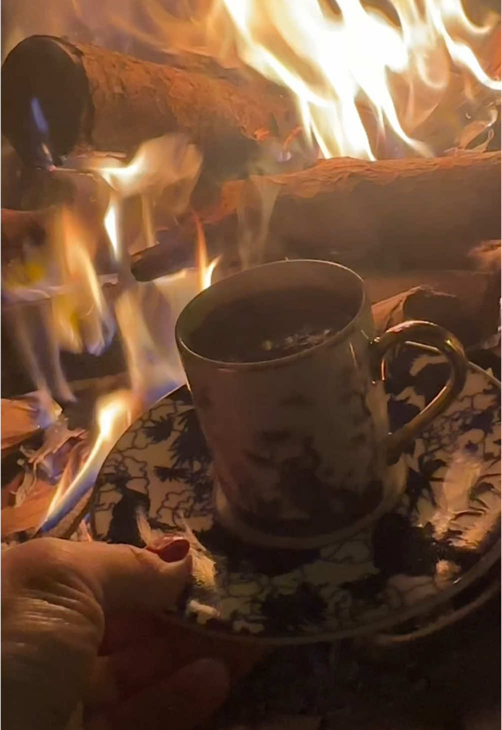 في اشخاص بحياتنا 🥰…. #your_coffee#شتاء #مطر #نار #اكسبلور  #videoviral  @𝙺𝙸𝙽𝙶𝚆𝙰𝙻𝙳👑 