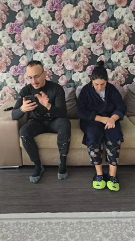 BEN DA SANDIM YERE VURUYOM😂