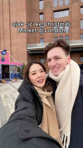 udah kedinginan malah ice skating 😭 #Vlog #travel #travelvlog #london #cicimasbule #mixedcouple #funnycouple #humor #pacarbule #romanticcouple #coupletiktok 