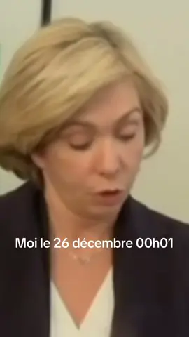 La période la plus difficile pour nos comptes en banque >> #fyp #memestiktok #noel #valeriepecresse #joyeuxnoel #xmas #politique #noel #humour #pov #foryou #you 