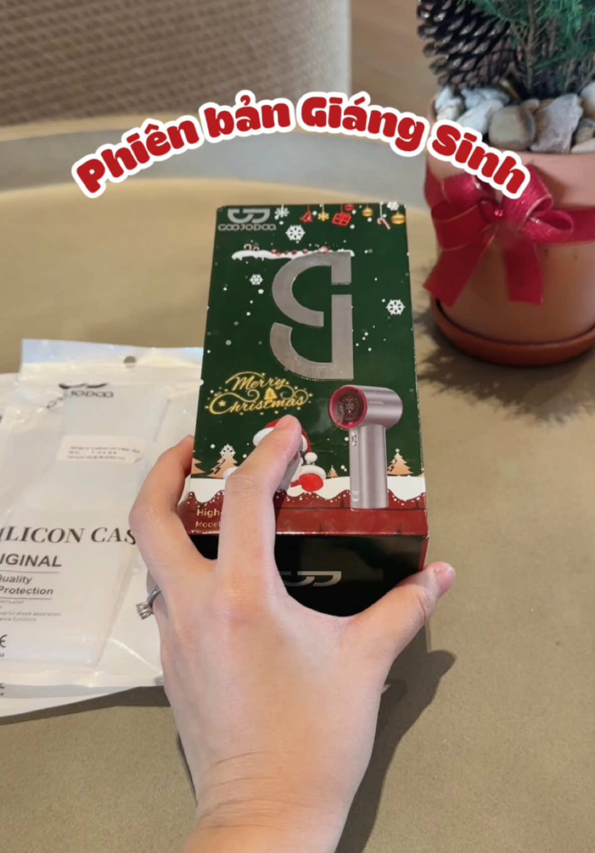 Một món quà Giáng Sinh vừa xinh vừa thiết thực cho ng thân nè ^^ tui mua cho bà ngoại Mận, ngoại thích lắm ^^ #goojodoqcreatorchallenge #goojodoqvnxmas #quatmini #quatminicamtay #review #viral #xuhuong #mecucman 