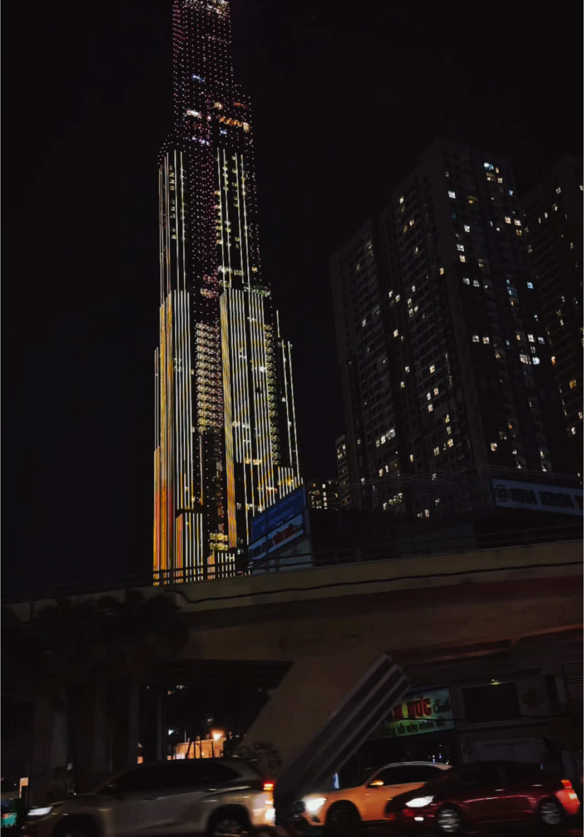 Nói không buồn thì là nói dối , còn để kể về lí do làm mình buồn thì phải nói như thế nào đây !???#sadstory #landmark #saigon #quanbinhthanh #noibuon #em 