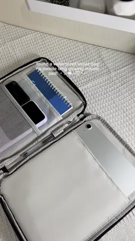 i found a safe and shockproof tablet/ipad bag perfect for students! ‧₊˚ ☁️⋅♡🪐༘⋆ #tabletbag #ipadbag #ipadsleevebag #tabletsleevebag #waterproofbag #mousepad #shockproofcase #fyp 
