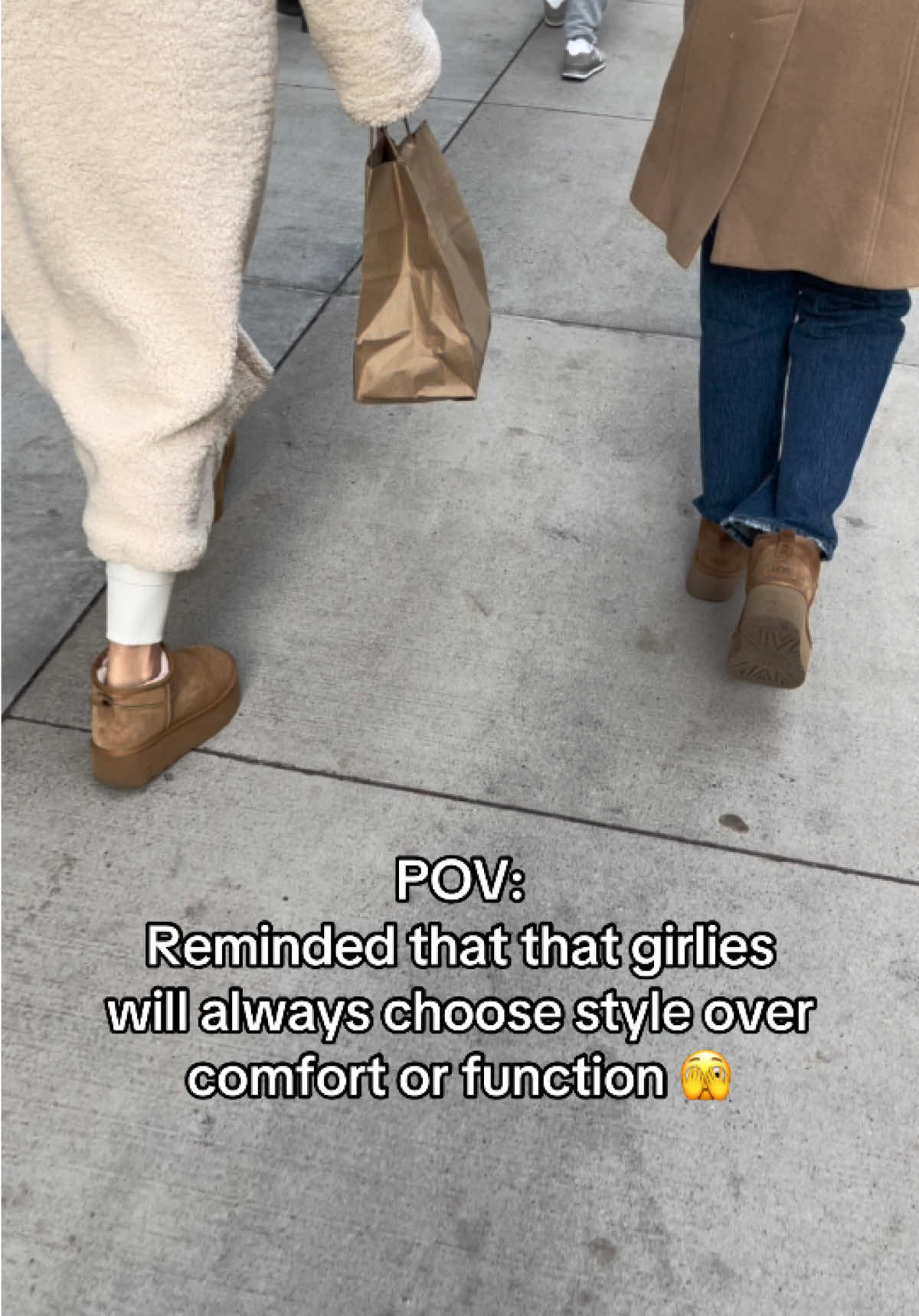 Someone tell me the platform ones are comfortable enough to wear walking around NYC… I dare you! 🤣 #uggboots #uggseason #platformuggs #newyorkoutfit #winterinnewyork #nycoutfits #nycstyle 