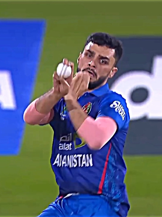 King Naveen haq bowling 🤤... Dear tiktok team please don't under review my video  🇦🇫🫶#lernenmittiktok #cricket #afghanistan🇦🇫 #foryou #viral_video #pleasegoviral #fyp #unfreezemyacount #100k 
