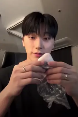Seonghwa came to San's live just to steal his Strawberry Mochi 😭😂 #fypシviralシ2024 #fypviralシ #ATEEZwts #ateezatiny #ateezatiny #에이티즈 #choisan #SEONGHWA 