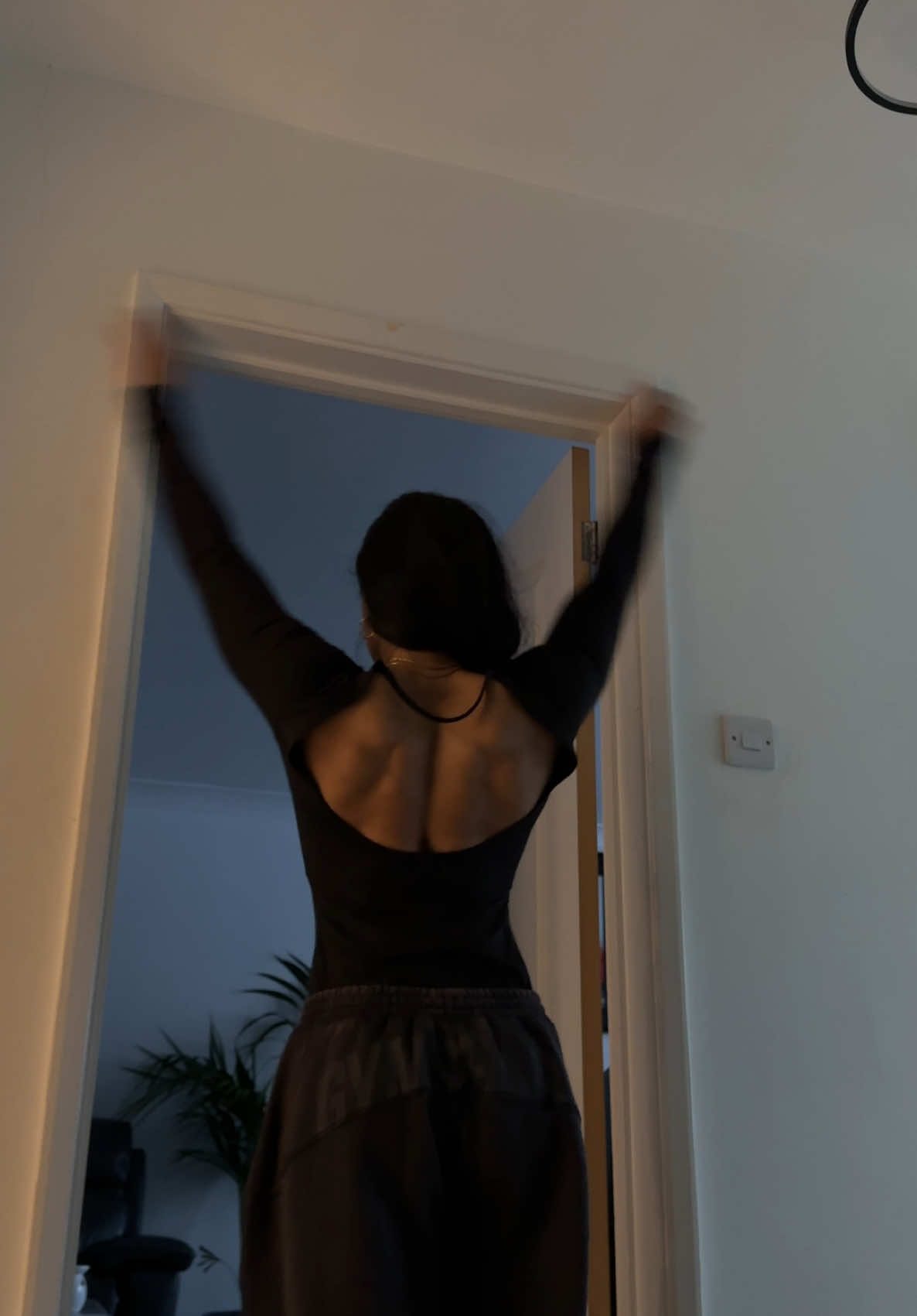 Maki Project🤝🏽 wearing @Gymshark code: RAAHAVY10 to save 💸💸 ad #maki #anime #Fitness #calisthenics #pullups #pullups #doorframe #back #biceps #fyp #tamil #jujutsukaisen #makizenin #gymshark 