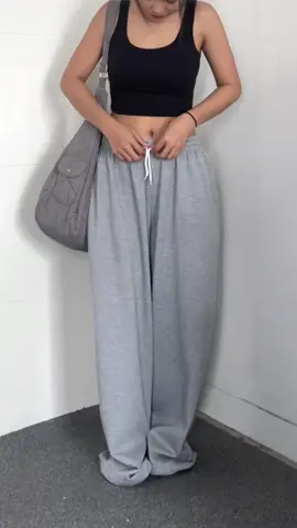 comfy never looked so good🩶  sweatpants from @Wearsarey  #sweatpants #outfitideas #fitcheck #OOTD #pinterestaesthetic #baggypants #comfyoutfits #baggysweatpants #gymoutfit 