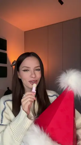 [reklama]  Nie zapominajcie o małych gestach dla swoich bliskich i również odkryjcie w sobie świętego Mikołaja ♥️  #RealMagic #CocaColaChristmas 