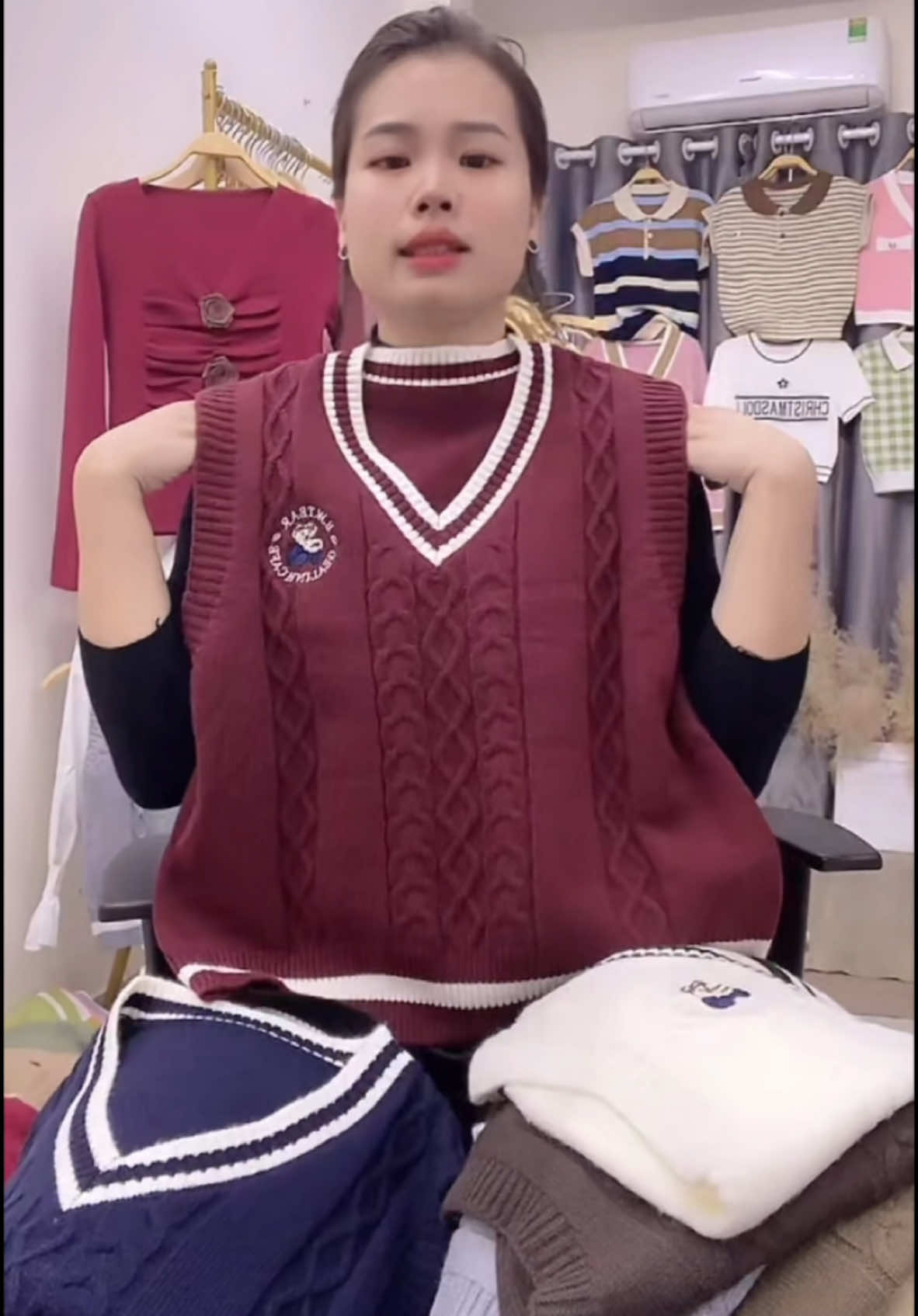 Áo Gile len nữ CỔ TIM KẺ VIỀN Thêu Gấu chất dày dặn  #aolen #aolengile #aolenkieunu #aolengilenu #aolengilelen #aolenxinh #thoitrangnu #xuhuong #xuhuongtiktok #topthinhhanh #hottrend #trending #viral #lenxuhuong #fyp #longervideos #lênxuhướngtiktok 