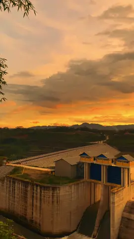 بسم الله الر حمن الر حيم  #vibes #arabicsong #maheramzan #sunset #senja #fyp #view #sholawat 