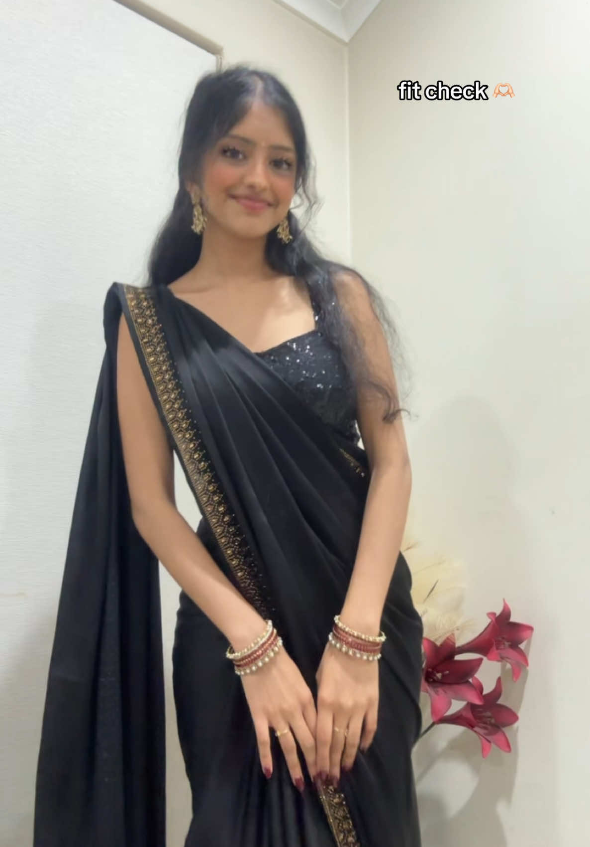 ootd 🫶🏻 #desitok #browntok #fyp #saree #OOTD #fitcheck #bollywood #hindi #trending #desitiktok #foryou #indiantiktok #lipsync #sexy #blacksaree 