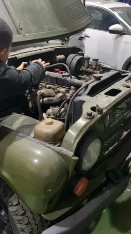 Tiếng máy nổ này lạ... 