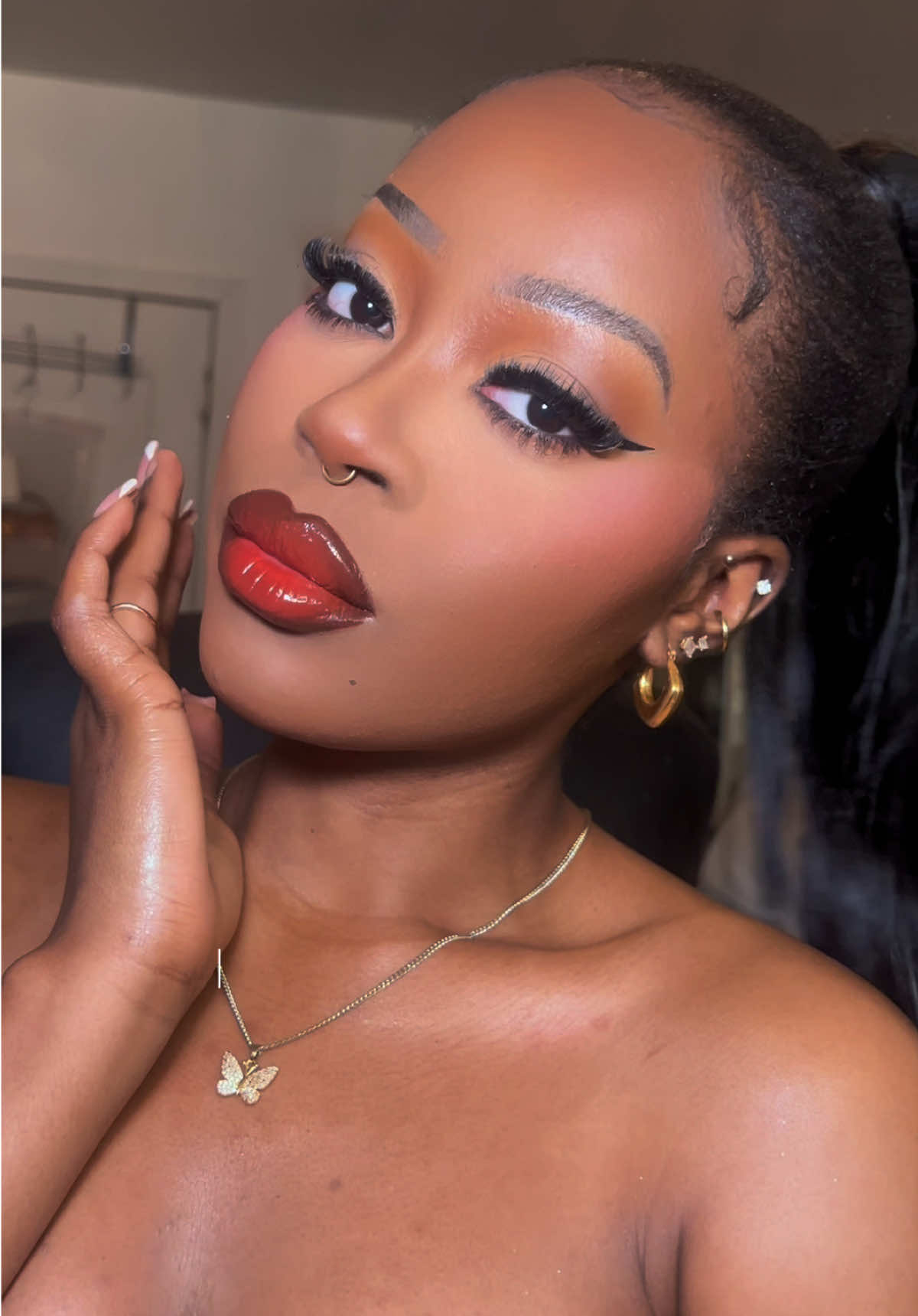 Holiday Glam GRWM💋🎄 Products Used:  @Juvia’s Place Culture 2 palette & Blushed liquid blush - Blush Lily & Bronzed duo bronzer - Dark  @NARS Cosmetics Radiant longwear foundation - Macao & Soft matte foundation - Belem @Too Faced Born this way concealer - butterscotch & Mini born this way concealer - Cookie  @elfcosmetics Hydrating camo concealer - Light Sand  @Maybelline NY Fit me matte + porless powder - 230 Natural Buff  @wetnwildbeauty Photo focus loose setting powder - Banana @Sephora Collection Microsmooth multi-tasking baked face powder foundation - 75 Hazelnut  @Patrick Ta Beauty Major headlines double-take créme & powder blush duo - She’s giving  @Glossier Lip line enhancing hydrating longwear lip liner pencil - Bare  @Pudaier Cosmetics Lip liner - No.P120–11 @Estée Lauder Pure color matte lipstick - 666 captivated  @NYX Professional Makeup Fat oil lip drip - Status update  #holidayglam #glammakeup #glam #grwmmakeup #grwm #fullglam #christmasmakeup #christmas2024 #christmasmakeuplook #makeuptutorial #redlip #tutorial  #MakeupRoutine #makeup  #makeuptok #makeuplooks #makeuptherapy #blackgirlmakeup #woc #beautytips #iamshalen 