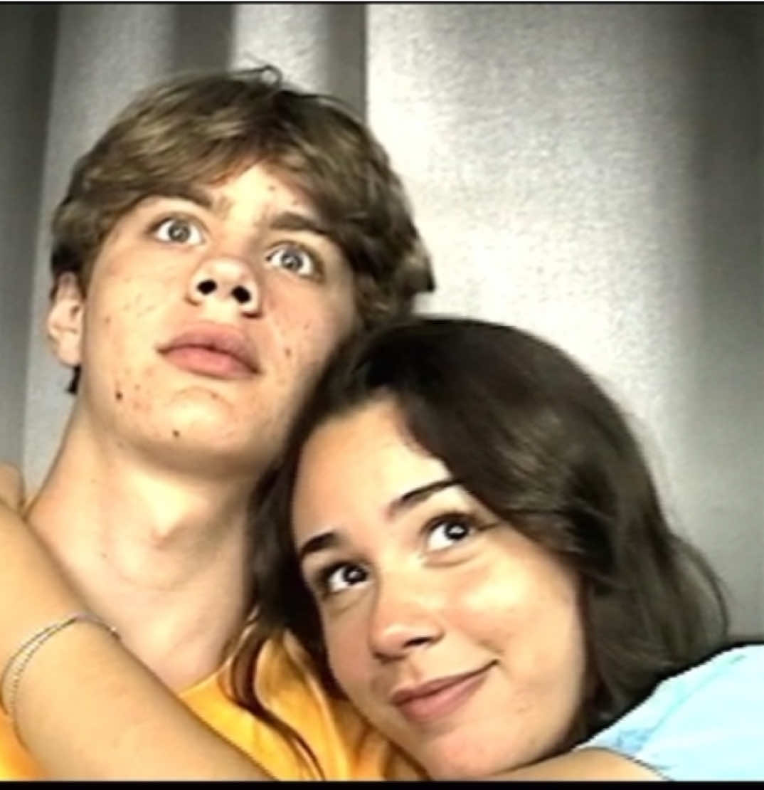 Our first date at the zoo a few yrs ago, we were so nervous and young lollll🥹 #fyp #zoo #firstdate #photobooth #young #bfandgf #firstlove 