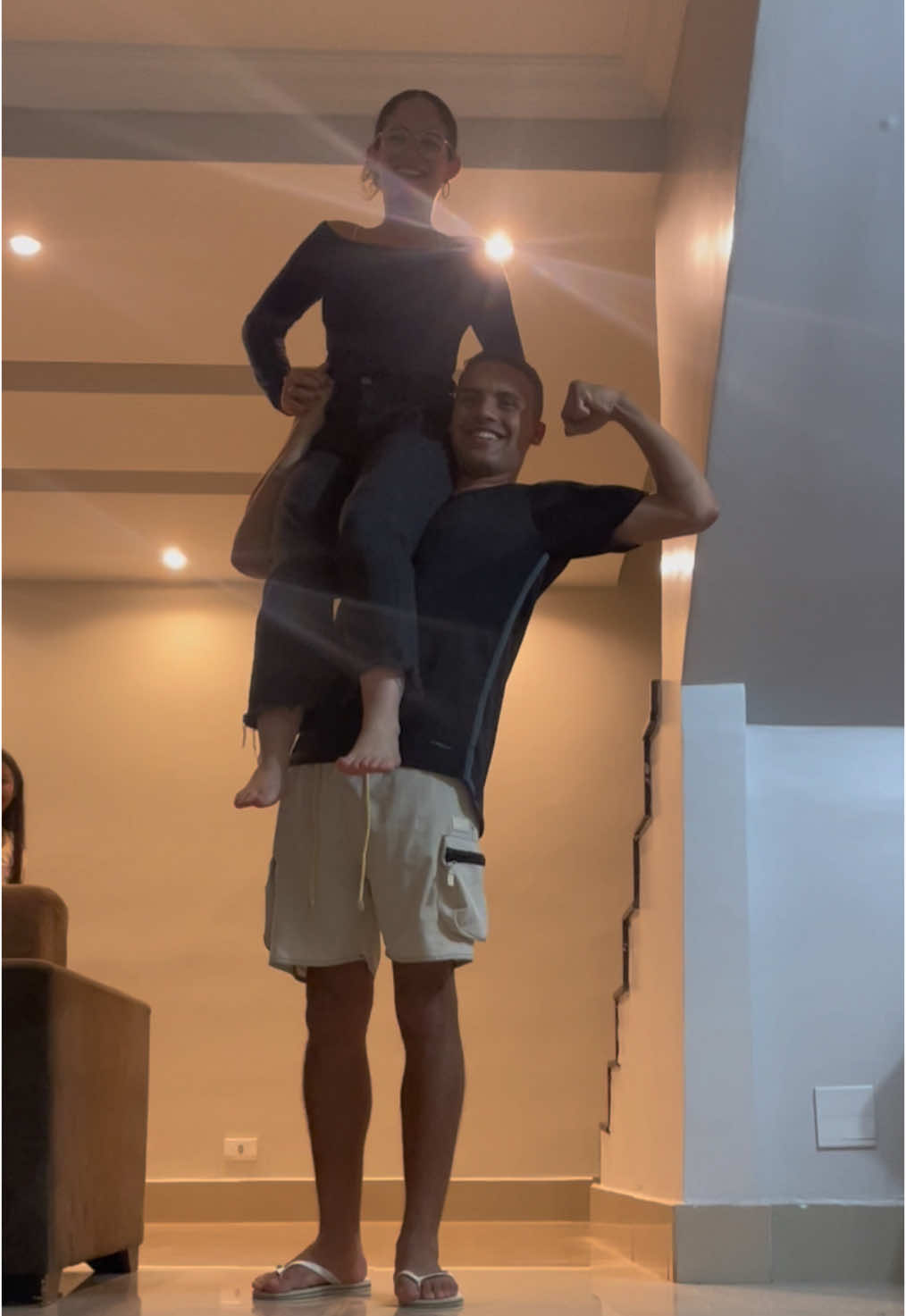 Tendência de natal @Maria Eduarda 🎅🏽  #liftgfonshouldertrend #couple #coupletrend 