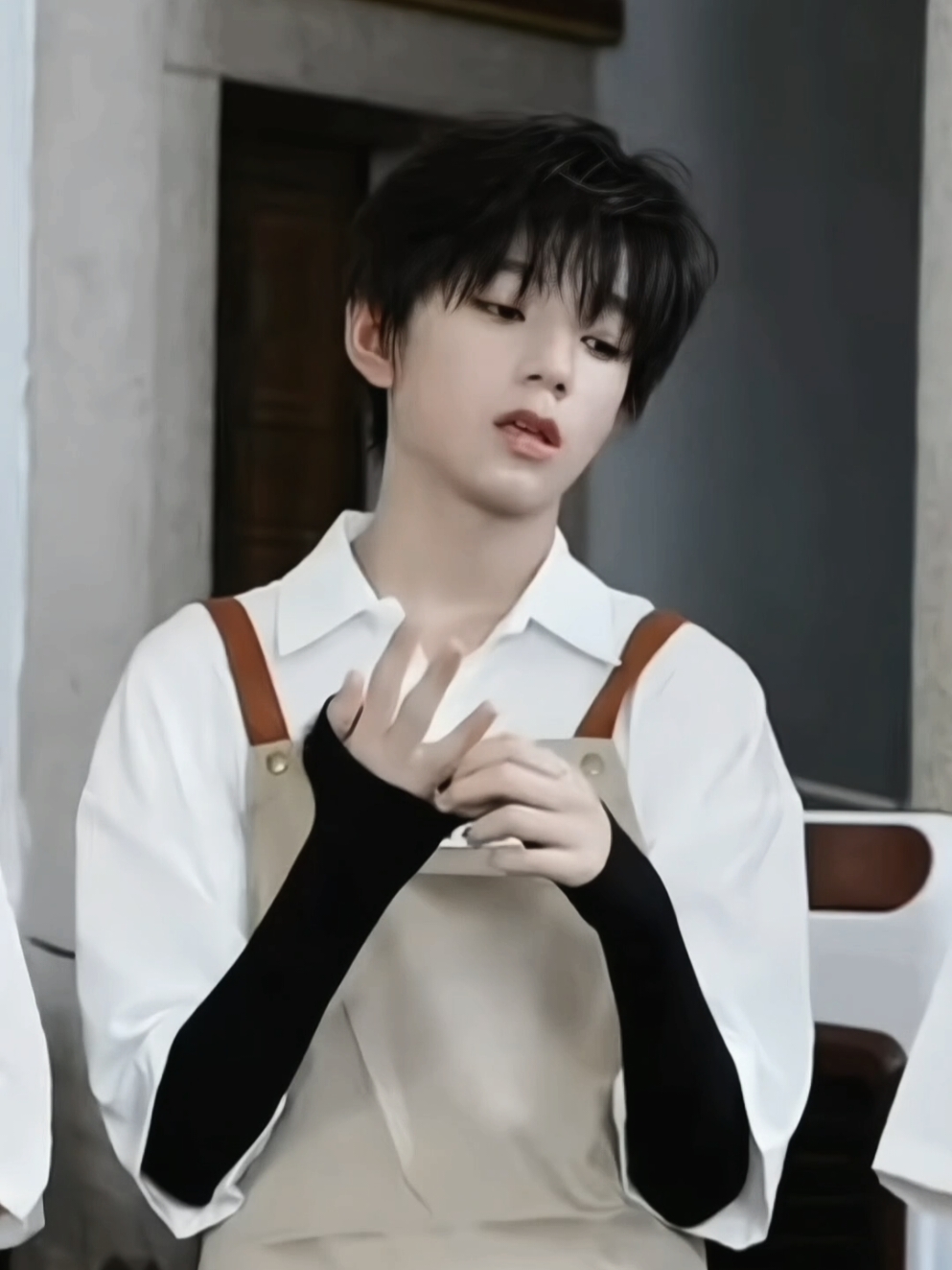 #WangLujie looks effortlessly stunning, even in just a plain white shirt🤭 I need to take a break to prepare for my exams🤧 so I won't be able to post any videos for a few months, but I will definitely try to be there on Lulu's birthday cry😭  #wanglujie #tffamily #vuonglokiet #tffamily_4th_generation #vuonglokiet_wanglujie_王橹杰 #wanglujie_王橹杰 #王橹杰 #vuonglokiet_wanglujie #wanglujie_tffamily4th_🇨🇳 #chensihan #yangbowen #zuoqihan #zhangguiyuan #lulu #lulugyu #luheng #kiethang #jieheng #chenyiheng 