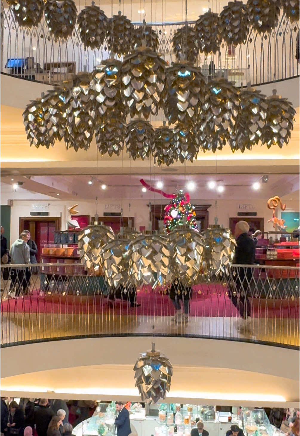 Come shopping with me.                  📍Fortnum & Mason in Piccadilly Circus #fyp #teashop #royal #departmentstore #quality #luxury #london #fypsounds #sweettreats #posh 