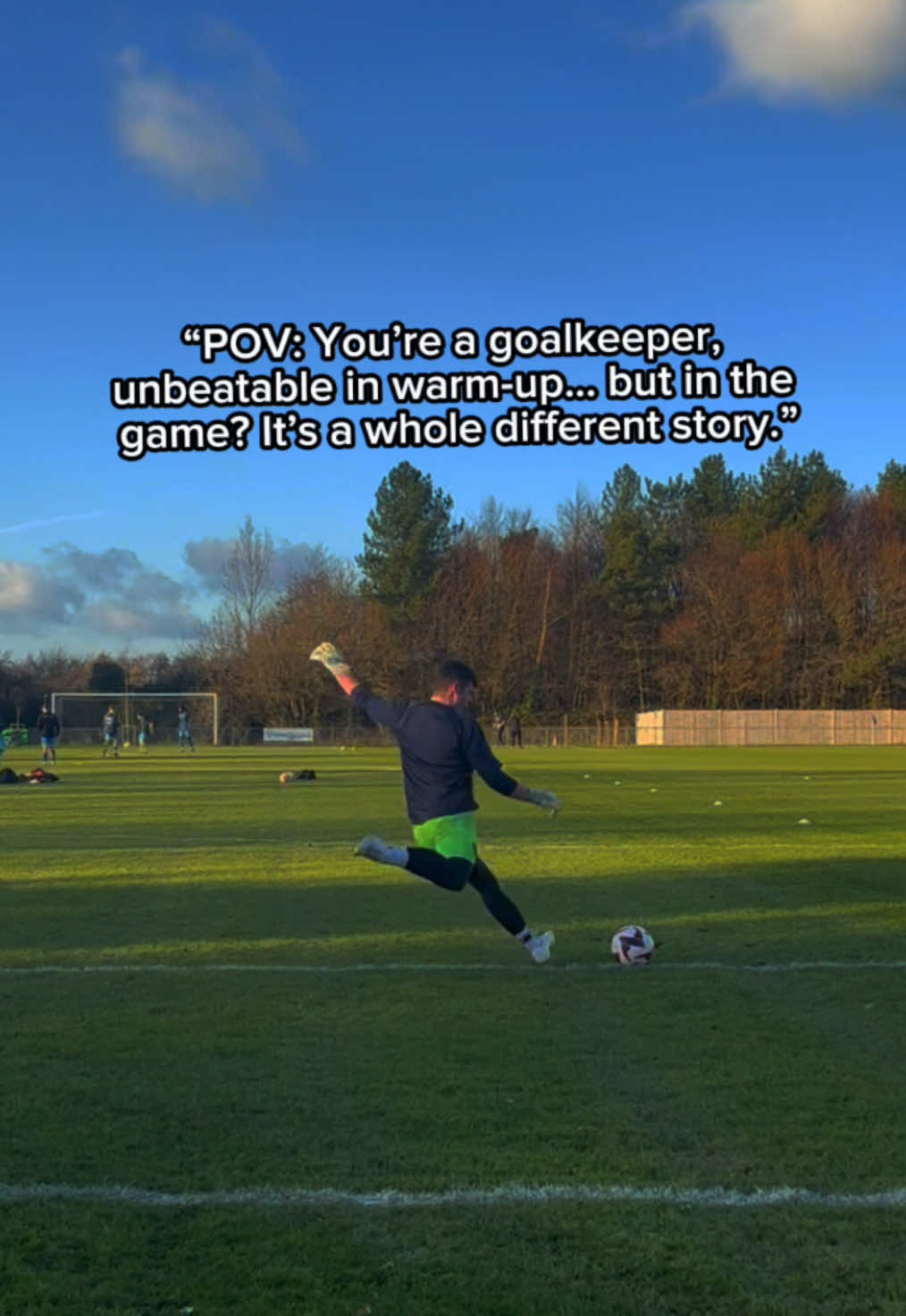 Do you get this?🤔 #goalkeeping #goalkeepertraining #goalkeepers #soccertiktok #Soccer #soccerboy #futbol #futebol #keeper #goalie 