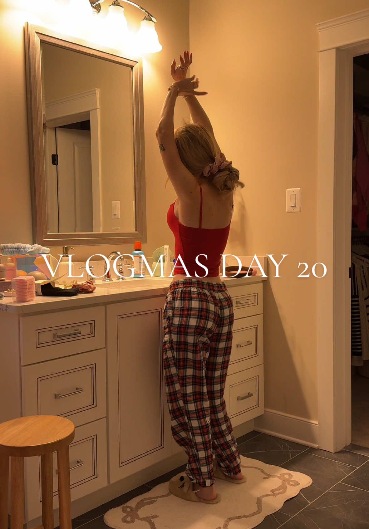 HAPPY VLOGMAS DAY 20🎄🫧❄️🎀🎅🏼✨ jesses wave 😂😂😂 #fyp #Vlog #barre #workout #morning #productive #december #Vlogmas #morningroutine #skincare #snowday #winter #alaninu #freepeople #skims @Alani Nutrition 