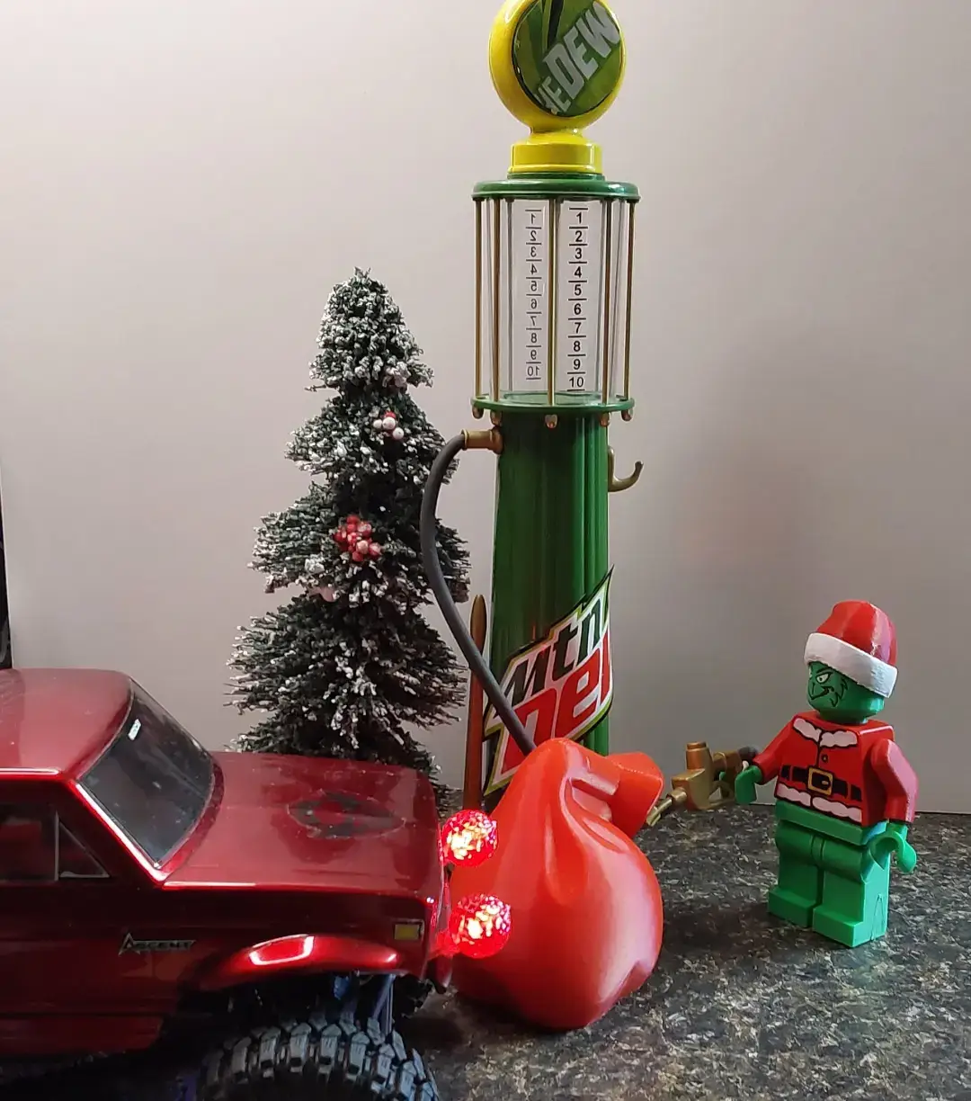 Grinch gets caught. Here we find #grinchontheshelf2024 caught in the act by  Rudolph the rednose redcatracing . #grinchontheshelf #redcatracing #christmas2024  #dothedew #3dprinted 