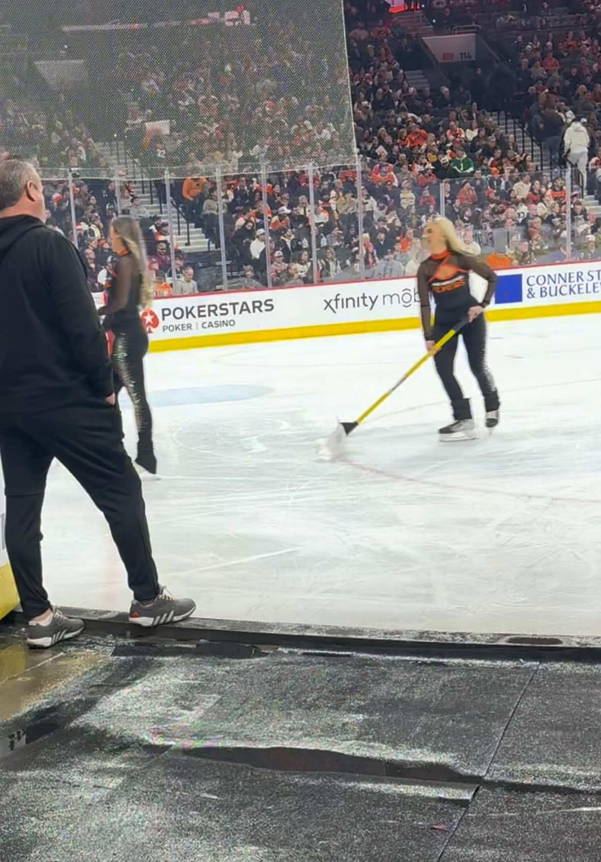 Meet the squadddd but make it a fail - - - - #fyp #iceteam #flyers #icegirls #icegirl #hockey #fypシ #skating #icehockey #NHL #nhlicegirl #icegirlcheck #figureskating #hockeyboys #icecrew #philly #philadelphia #eagles