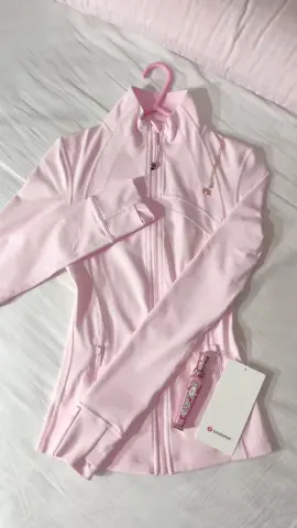Lululemon strawberry milkshake define jacket 🧸ྀིྀི @lululemon #lululemon #definejacket #strawberrymilkshake #lululemonpink #lulu #lululemondefinejacket #pink #gym #snatched #coquette #wonyoungism #viral? #viral 