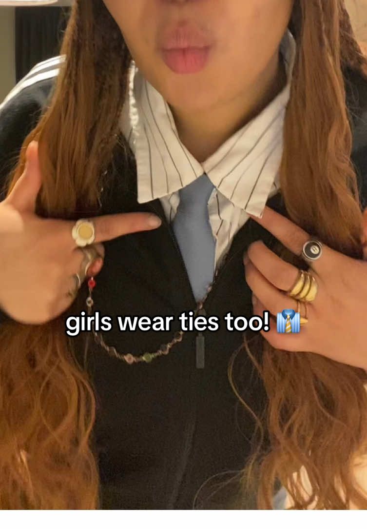 WEAR YOUR TIES GIRLS! 👔#StreetStyle#streetwear#OOTD#fitcheck#fashiontiktok#jewellery#creatorsearchinsights#germany#unitedkingdom 