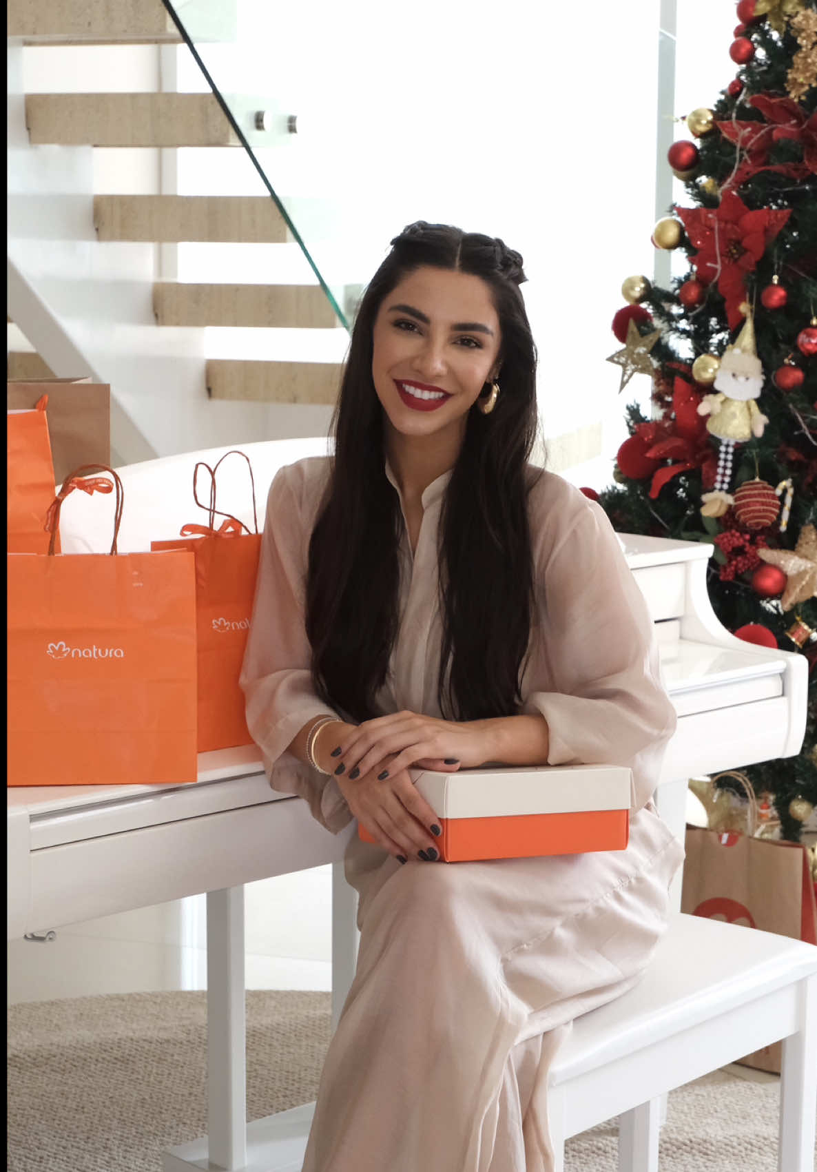 vocês também podem garantir o Presente Essencial Exclusivo e outras linhas com uma consultora, em uma loja ou no site www.natura.com.br #NatalNatura #Publi 