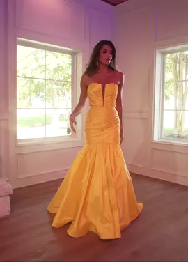 oh so elegant! 💛🥰 @rachelallan_ #FormalApproach #mermaid #simple #sleek #elegant #prom #promdress #prom2025 #rachelallan #rachelallan_70792