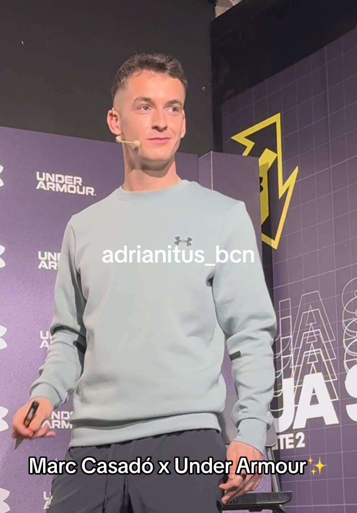 Marc Casadó ayer en la Futbol Emotion de Born para ser presentado como nueva incorporación de Under Armour 💎🔝✨ #marccasadó #underarmour #futbolemotion #masia #fcbarcelona #fcb #talento  @futbolemotion @Under Armour 