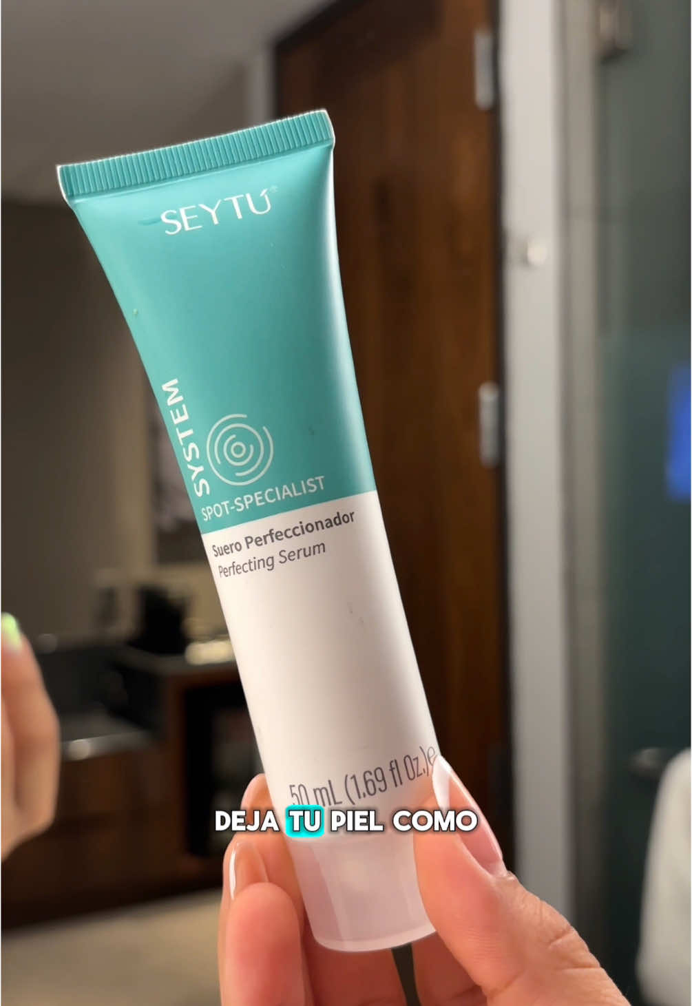 ¿Hart@ de esas espinillas que siempre aparecen en el peor momento? 🤔 ¡Tranquila, que Seytú llegó al rescate! 🦸‍♀️💖 ✨ Con el Dermo Limpiador, despídete de la suciedad y grasa 🙅‍♀️. 🎯 El Gel Localizado ataca directamente los granitos porque aquí no hay espacio para intrusos. 💧 Y el Suero Perfeccionador te deja una piel suave, uniforme y con glow natural… ¡porque brillo sí, pero no de grasa! 🌟 Dale amor a tu piel con estos tres pasos fáciles, rápidos y súper efectivos 💪💕. ¡Que tu rostro sea lo primero que enamore, no el acné! 😜 💕Cuida tu piel, confía en Seytú💕 • • • #CuidadoDeLaPiel #Seytu #AdiósAcné #SkincareRutina #BellezaNatural #RostroPerfecto #SinGrasa #GlowNatural #DermoLimpiador #GelLocalizado #SueroPerfeccionador #SaludYBelleza #PielRadiante #ProductosSeytu #SkinCareTips #VidaSana #EmpiezaHoy #CuidaTuRostro #AmorPropio #pielsinimperfecciones 