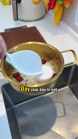 Việc nhỏ này thực sự rất tốt Bạn không phải lo bị lạnh tay khi vo gạo vào mùa đông!! #thietthuc #muongvogao #tienich #creatorsearchinsights #giadungnhabep #jizonguyen 