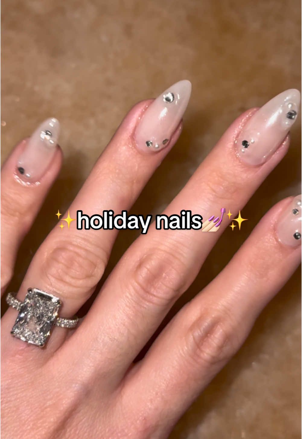 holiday nails but kind of giving mermaid 💅🏻 #nails #nailappointment #holidaynails #mermaidnails #opichrome 