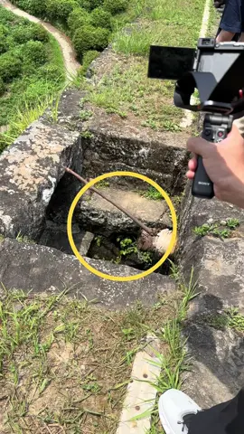 Unbelievable😱😱😱😱😱😱😱 手すり無しの最強で最恐の国宝絶景！ 　【通潤橋】Tsujunkyo It’s a single arch stone bridge which was built in 1854 conducted by the brothers, 宇一(Uichi) and 丈八(Jouhachi), who were one of the famous stonemasons in Kumamoto. Tsujunkyo bridge is the symbol of Yamato-town and the way it spots water from the top is dynamic. Because of the importance in historical and technical aspects, it’s a popular place for tourists and also for school trips. It represents the great technique of stonemasons in Kumamoto and gives you interesting stories.  Let’s learn about Tsujunkyo bridge together and I hope you’ll get interested in it! 📍〒861-3661 熊本県上益城郡郡山都長原 #通潤橋 #熊本 #熊本観光 #熊本観光スポット 