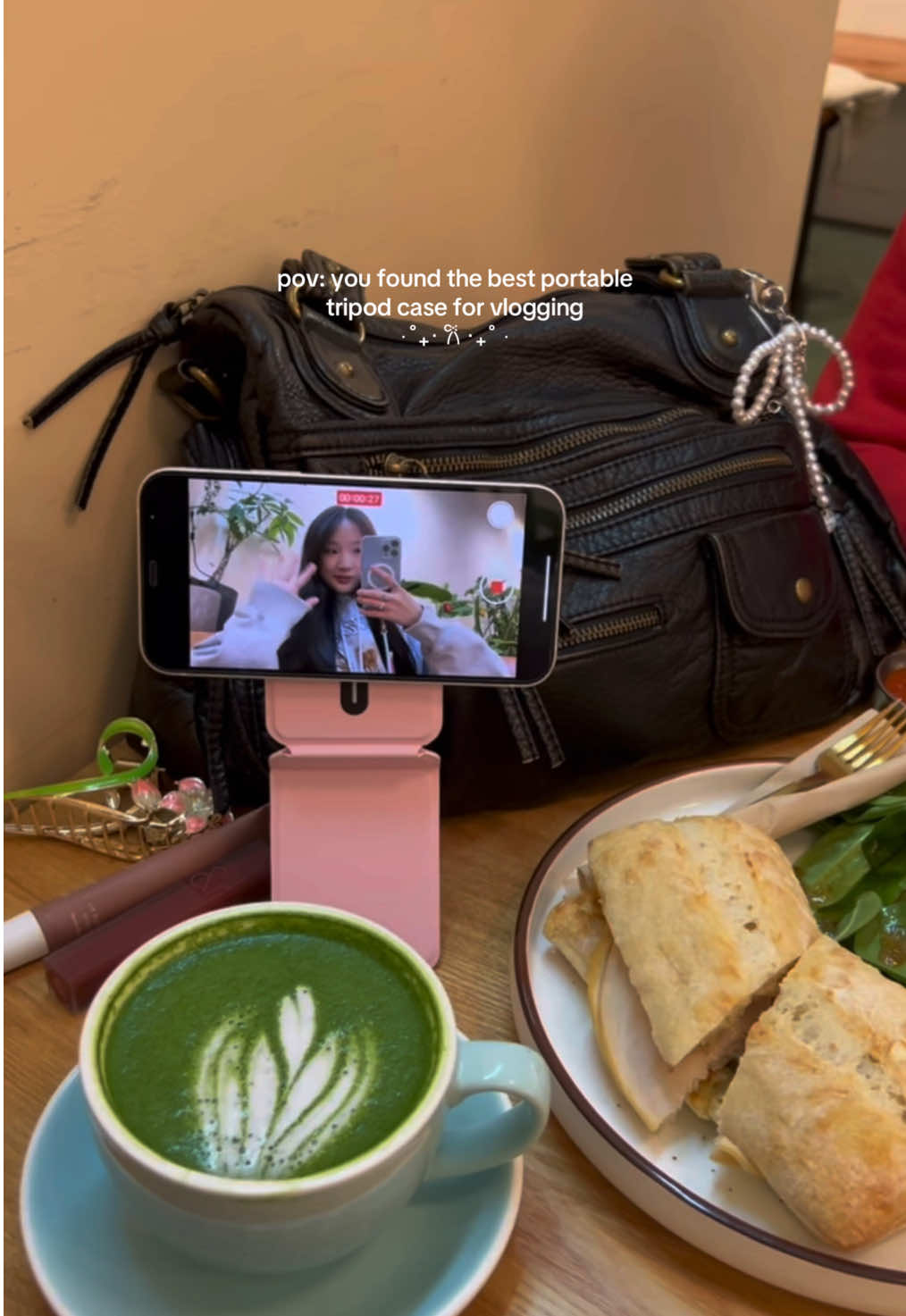 such a gamechanger for travelling/vlogging as a shy girlie 📸🌷 #MOFT #tripodstand #iphoneaccessories #Vlog  @MOFT.Global 