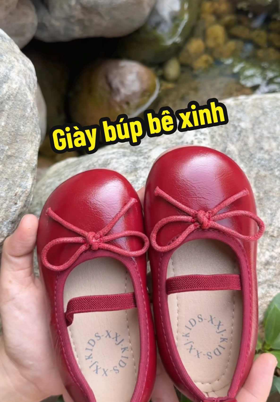 Đi đôi này mặc với set chân váy bồng nữa thì siêu xinh luôn#dcgr #embe #meminhmin #thoitrangchobe @Mẹ Minh Min @Bếp Dặm Mẹ Min 
