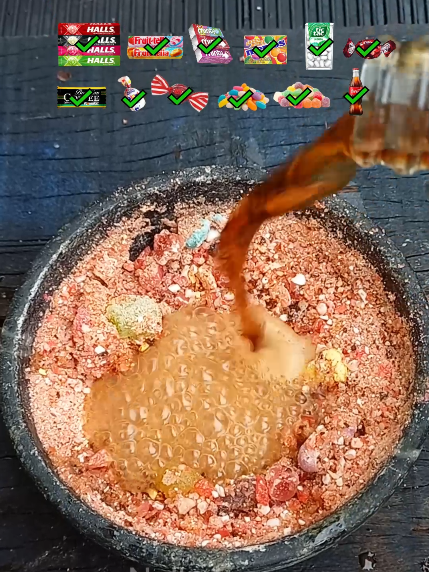 Misturando Todas as Balas!!! #halls #tictac #Cocacola #asmr #satisfatorio #mentos @hallsbrasil @mentosbrasiltiktok