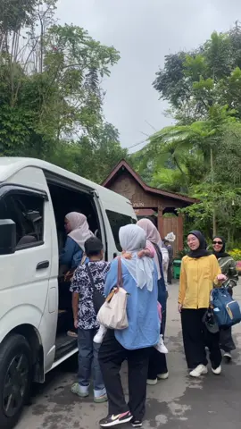 Pelayanan tamu kalimantan timur #fajartrans61 #fyp #fypシ゚viral #foryou #trend #toyotahiace #sewahiace #hiaceindonesia #sewamobilbandung #sewahiacebandung #hiacemodifikasi #videoviral #sewakeretabandung #sewakeretabandungmurah #sewamobilmurah #jalanjalandibandung #sewabusbandung #busmania #videobus #storydriver #drivermuda