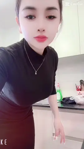 Những ngày tháng tiếp theo hãy mặc quần áo dày hơn, bước đi chậm hơn và ngủ sớm hơn đôi chút.  Mùa đông này hơi lạnh, nhớ chăm sóc bản thân thật tốt nhé. #min